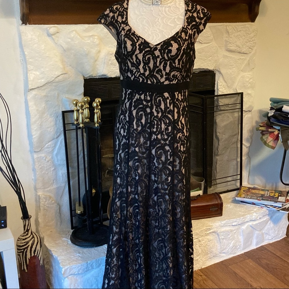MSK BLACK LACE EVENING GOWN DRESS SIZE 8
